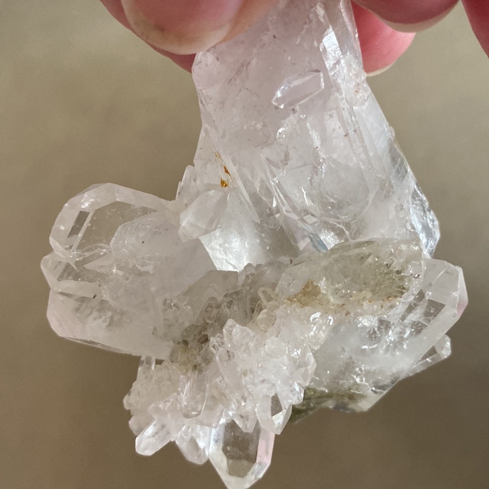 🔥AAA QUALITY QUARTZ CLUSTER🔥Points all over + 🌈. 3”X 2.5”X1”. STUNNING